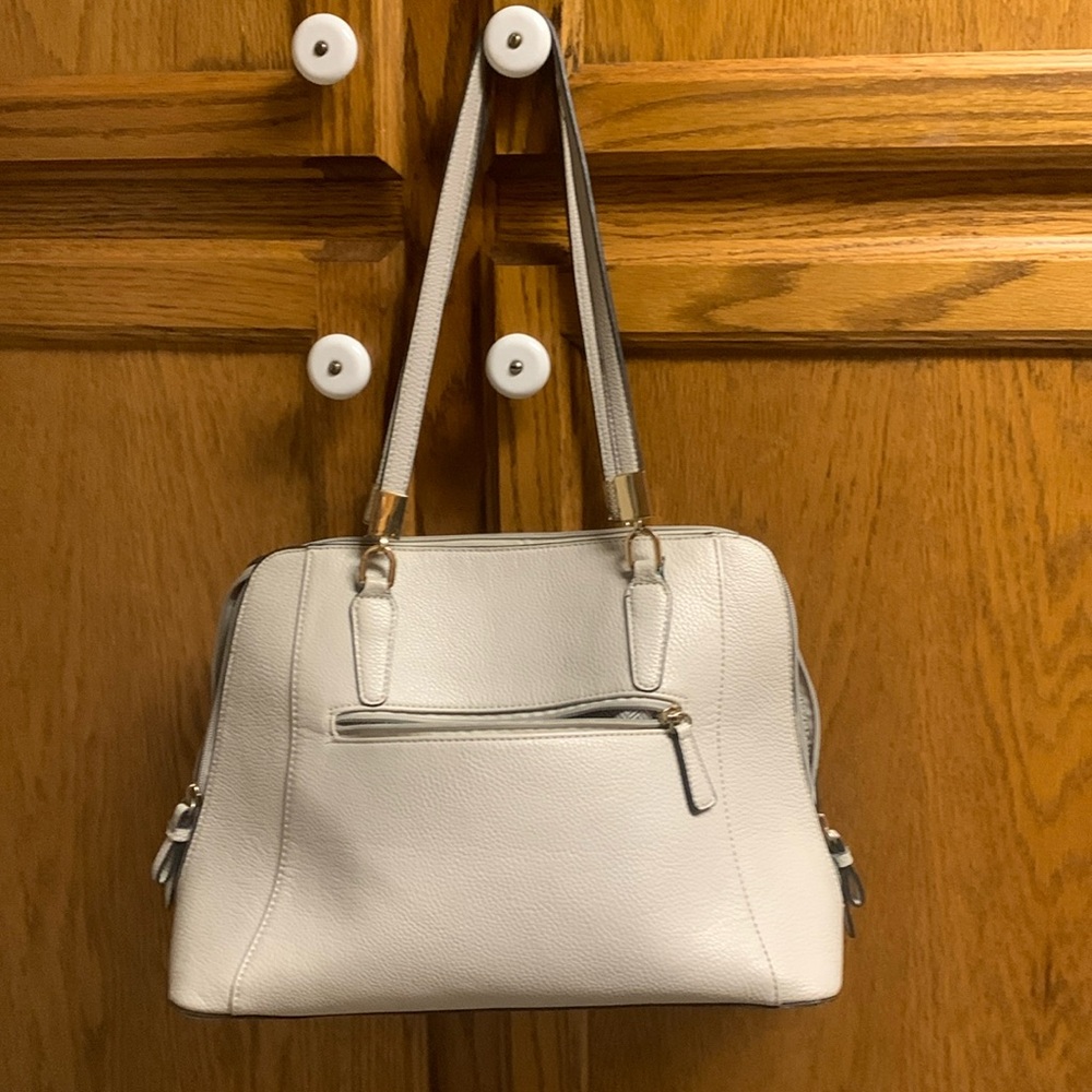 Ladies beige purse, many inside pockets
